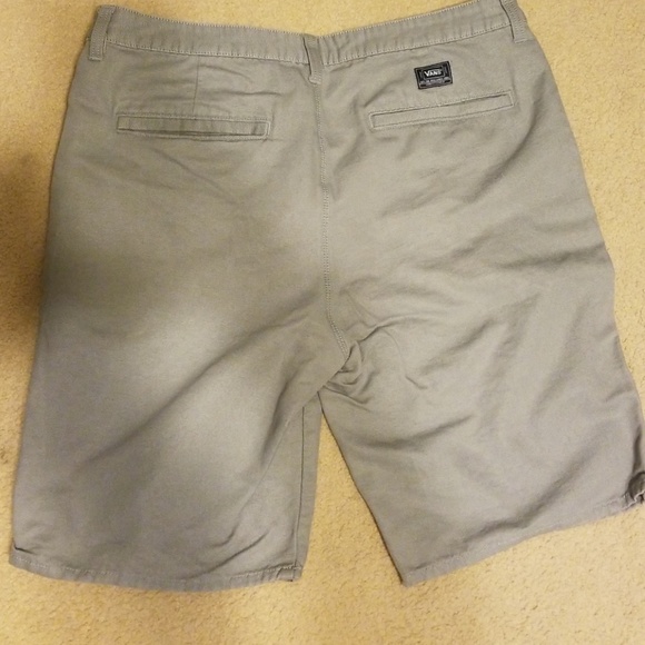 Van's - Picture 3 of 4